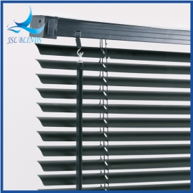 Persianas venezianas de PVC pretas
